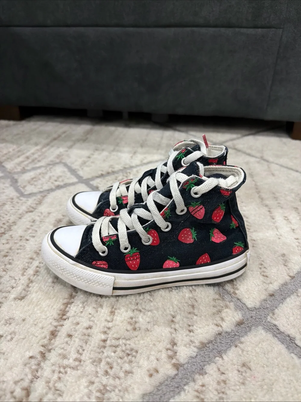 Converse Chuck Taylor Little Kids High Top Black Strawberries Size 12 A14928F